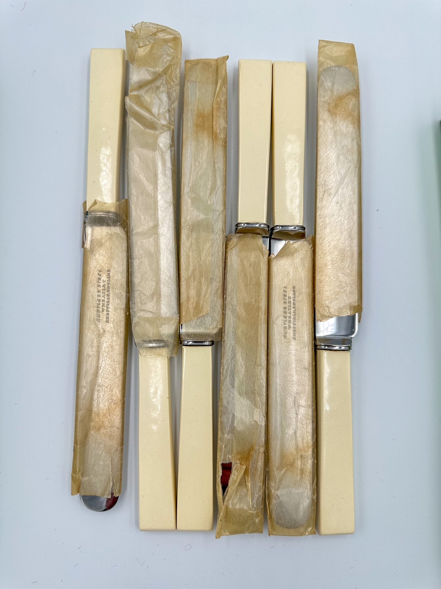 Vintage Wheatley Rustless Steel Bakelite Knife Set