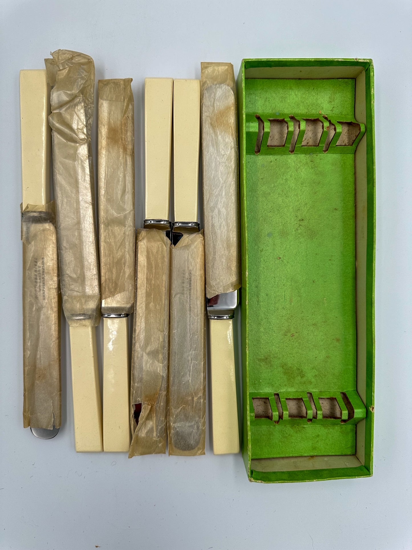 Vintage Wheatley Rustless Steel Bakelite Knife Set