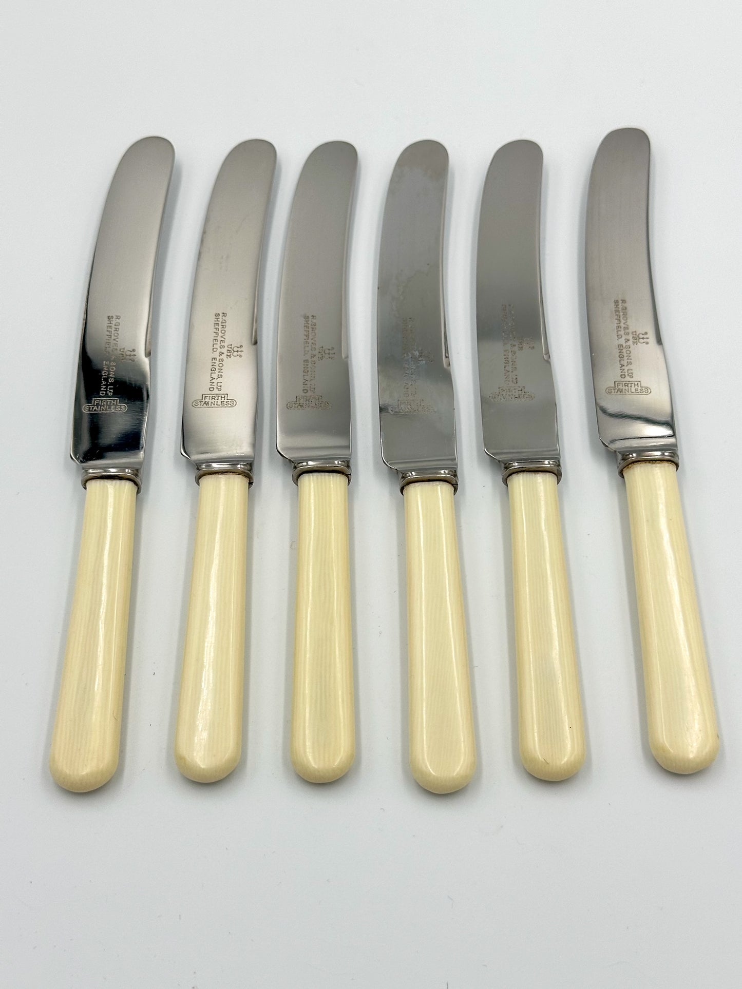 Vintage Richard Groves Bakelite Knife Set