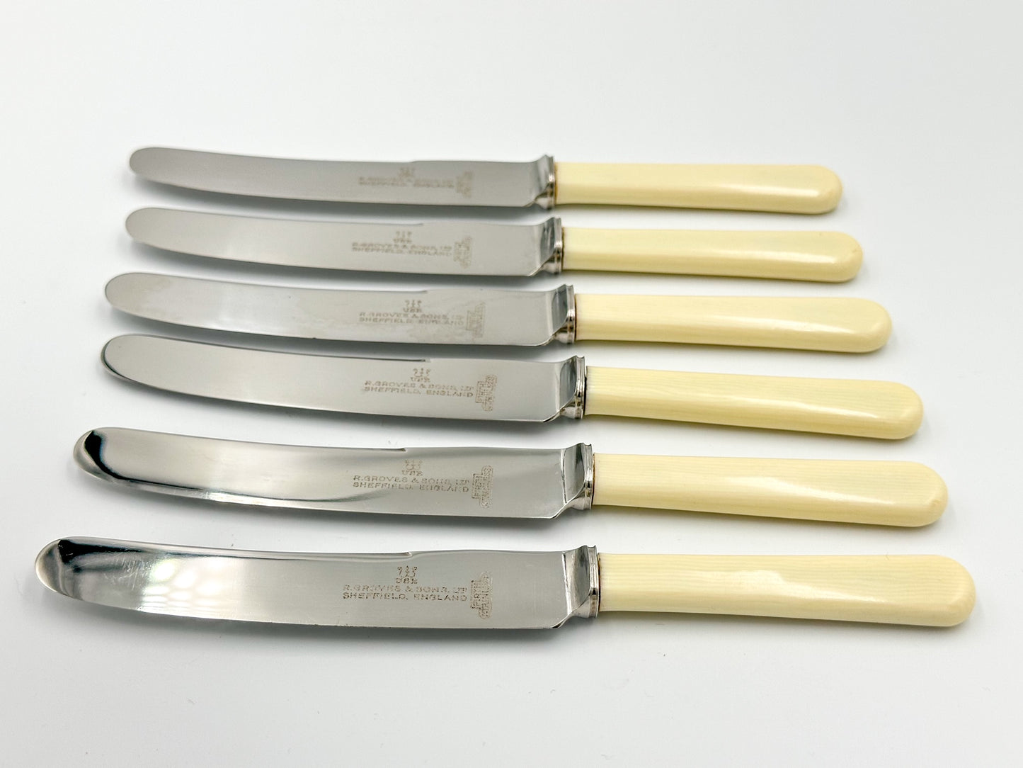 Vintage Richard Groves Bakelite Knife Set
