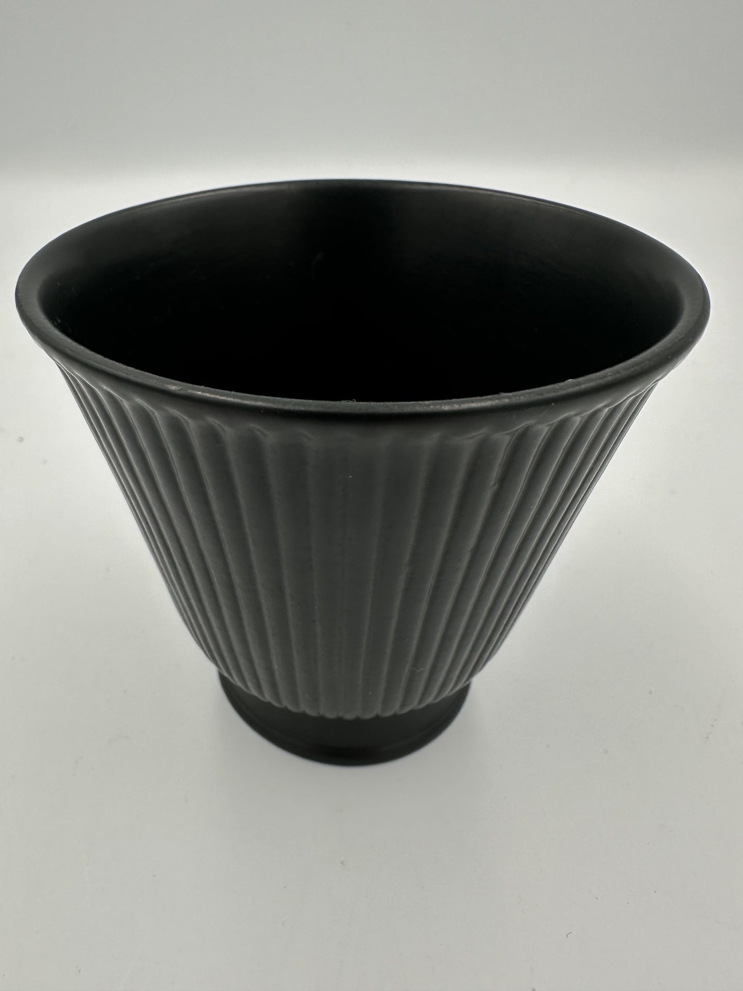 Wedgwood Ribbed Black Ravenstone Vase (Small)